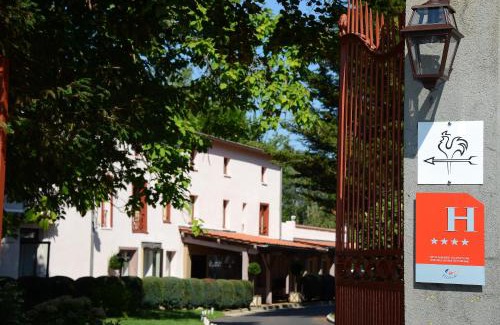 Thiers Hotel | Inviting Clos St Eloi: Pet-Friendly Hotel with Dining Options