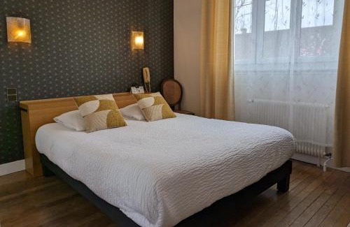 Mont-pres-Chambord Hotel | Comfort at Logis Hôtel Le Saint Florent with Family Amenities