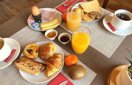 Mont-pres-Chambord Hotel | Comfort at Logis Hôtel Le Saint Florent with Family Amenities