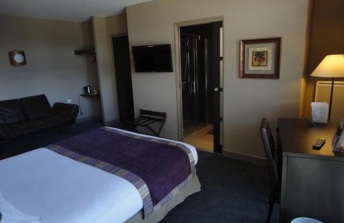 La Fleche Hotel | Discover Comfort at Logis Hôtel Le Vert Galant - Pet Friendly