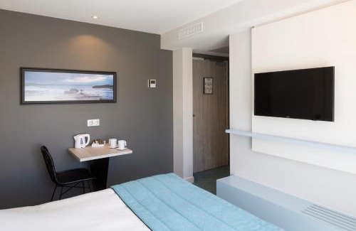 Balaruc-les-Bains Hotel | Guest Rated Opéralia Hôtel les Pins with Family-Friendly Perks