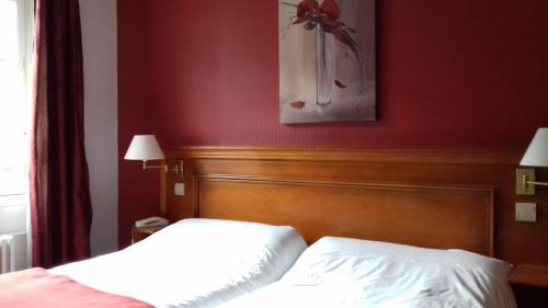 Neufchatel-en-Bray Hotel | Pet-Friendly Logis Hôtel-Restaurant Les Airelles Awaits You