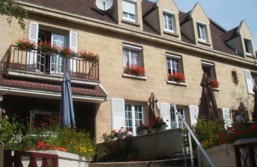 Neufchatel-en-Bray Hotel | Pet-Friendly Logis Hôtel-Restaurant Les Airelles Awaits You