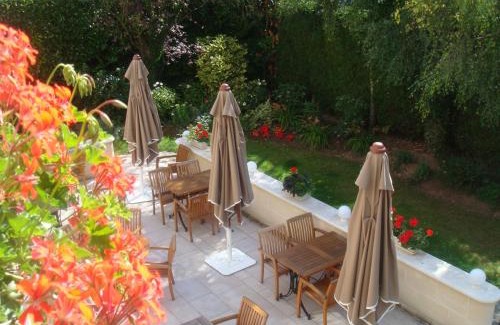 Neufchatel-en-Bray Hotel | Pet-Friendly Logis Hôtel-Restaurant Les Airelles Awaits You