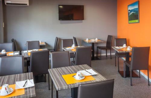 Lezoux Hotel | Pet-Friendly Getaway at Logis Hôtel Les Voyageurs