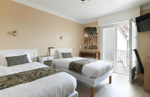 Montfort-en-Chalosse Hotel | Discover Aux Tauzins: Beachfront Retreat with Pool & Dining