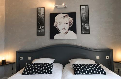 Saint-Jean-en-Royans Hotel | Pet-Friendly Retreat with Ocean Views at Le Castel Fleuri