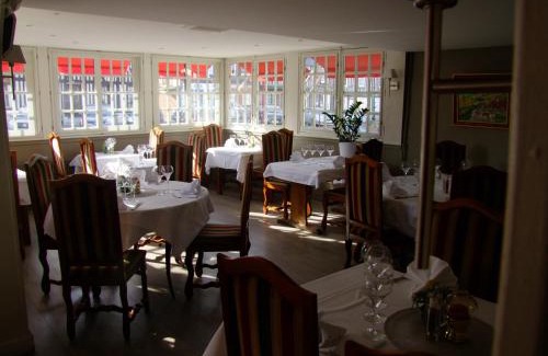 Crevecoeur-en-Auge Hotel | Discover Auberge Du Cheval Blanc: Pet-Friendly Retreat
