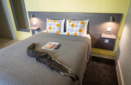 Le Mele-sur-Sarthe Hotel | Pet-Friendly Logis Hôtel Restaurant de la Poste Awaits