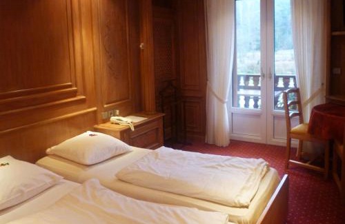 La Petite-Pierre Hotel | Discover Auberge d'Imsthal: Family-Friendly Oceanfront Retreat