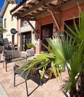 Tournon-sur-Rhone Hotel | Delightful Stay at Logis Hôtel Restaurant Azalées