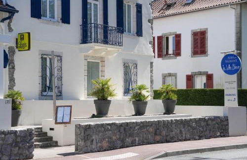 Cambo-les-Bains Hotel | Discover Logis Hôtel & Restaurant La Villa Bleue Experience