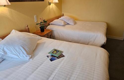 Menesqueville Hotel | Pet-Friendly Retreat at Logis Hôtel Restaurant L'Unique