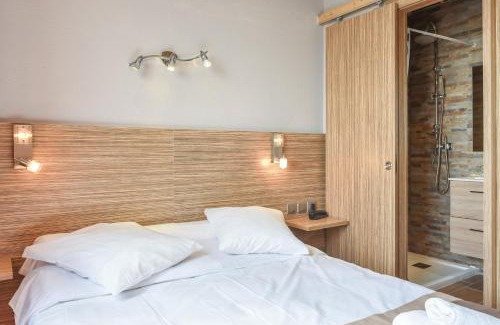 Saint-Cyprien Plage Hotel | Enjoy Oceanfront Comfort at Mar I Sol Logis Hotel