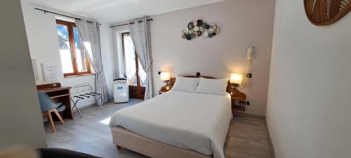 Saint-Chely-du-Tarn Hotel | Discover Logis Hôtel Auberge de la Cascade with Ocean Views