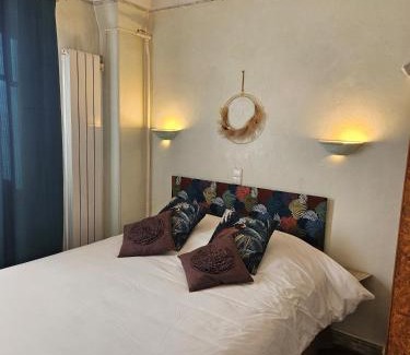 Fixin Hotel | Pet-Friendly Haven: Chez Jeannette with Family Amenities