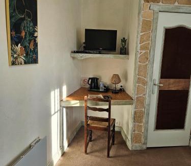 Fixin Hotel | Pet-Friendly Haven: Chez Jeannette with Family Amenities