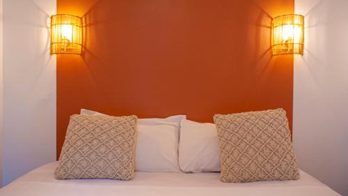 Gemenos Hotel | Pet-Friendly Hotel du Parc with Family Dining Options