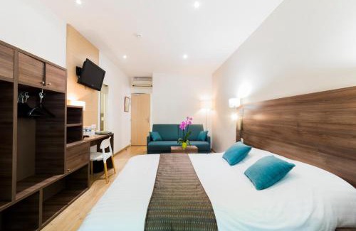 Saint-Gilles Hotel | Pet-Friendly Stay at Logis Hôtel Restaurant Le Cours