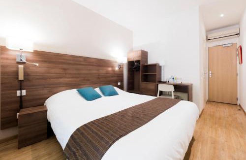 Saint-Gilles Hotel | Pet-Friendly Stay at Logis Hôtel Restaurant Le Cours