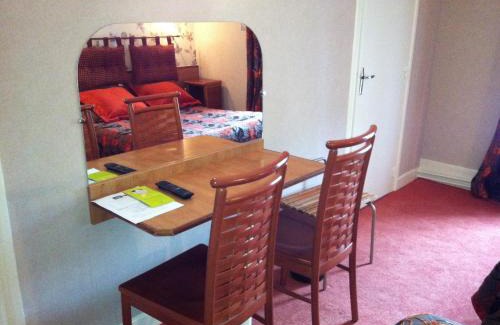 Vic-sur-Cere Hotel | Explore LOGIS Hôtel Bel Horizon: Pet Friendly & Oceanfront Bliss