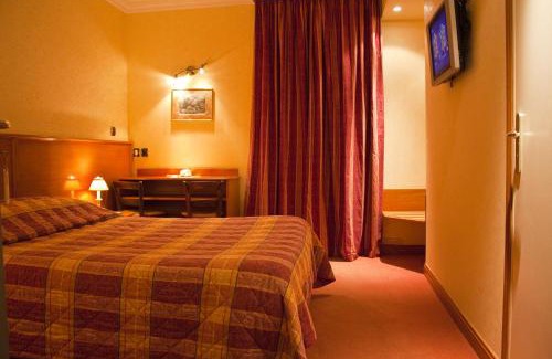 Vic-sur-Cere Hotel | Explore LOGIS Hôtel Bel Horizon: Pet Friendly & Oceanfront Bliss