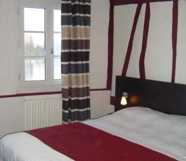 La Bouille Hotel | Cozy Logis - Hôtel & Restaurant Le Bellevue: Pet Friendly Stay