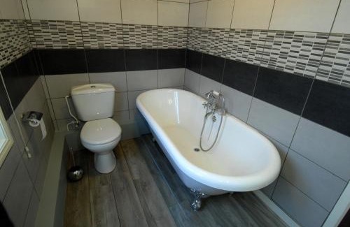 La Bouille Hotel | Cozy Logis - Hôtel & Restaurant Le Bellevue: Pet Friendly Stay