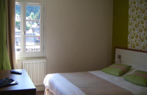 La Bouille Hotel | Cozy Logis - Hôtel & Restaurant Le Bellevue: Pet Friendly Stay