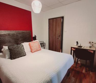 Treignac Hotel | Pet-Friendly Hôtel La Brasserie with Breakfast & Dining Options