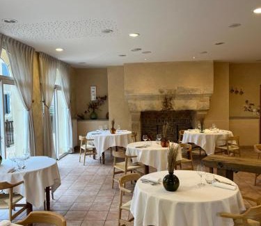 Vouille Hotel | Discover Comfort at Hôtel - Restaurant "Le Cheval Blanc"