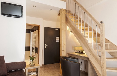 Banassac Hotel | Relaxing Stay at Hôtel Restaurant Les 2 Rives with Spa & More