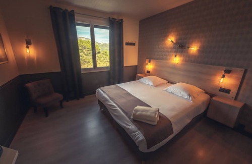 Propiac Hotel | Discover Logis Hôtel Restaurant Le Plantevin: 9/10 Rated Stay