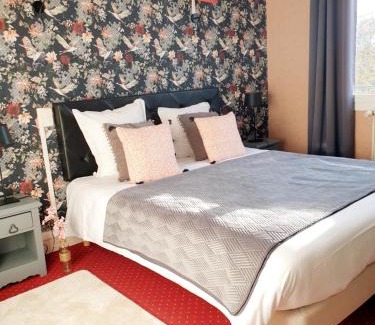La Ferte-Saint-Cyr Hotel | Guest Favorite Hôtel Saint Cyr: Breakfast & Family-Friendly