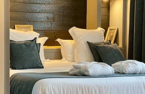 Aumont-Aubrac Hotel | Experience Comfort at Chez Camillou with Spa and Pool