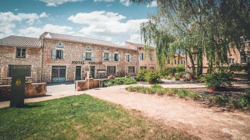 Cuiseaux Hotel | Relax at Logis Hôtel Restaurant Pizzeria Vuillot by the Sea
