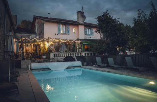 Cuiseaux Hotel | Relax at Logis Hôtel Restaurant Pizzeria Vuillot by the Sea