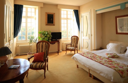 Dirac Hotel | Relaxing Retreat at Domaine du Châtelard: 4-Star Excellence