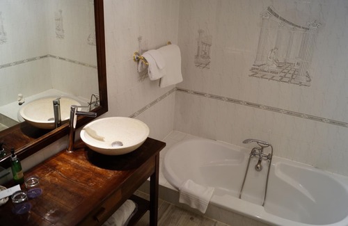 Dirac Hotel | Relaxing Retreat at Domaine du Châtelard: 4-Star Excellence