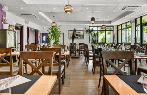 Saint-Lon-les-Mines Hotel | Guest Favorite: Logis Hôtels Gnàc é Pause with Pool & Dining