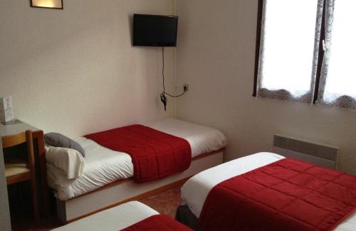 Casteljaloux Hotel | Cozy Retreat at Hôtel et Restaurant Les Cordeliers