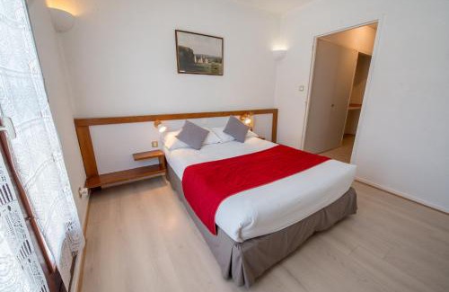 Casteljaloux Hotel | Cozy Retreat at Hôtel et Restaurant Les Cordeliers