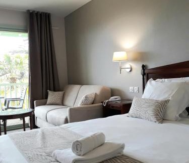 Bazas Hotel | Discover Logis Hôtels: Domaine de Fompeyre with Ocean Views