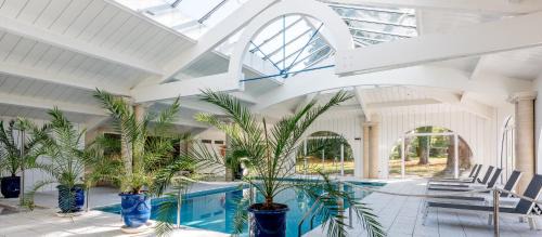 Bazas Hotel | Discover Logis Hôtels: Domaine de Fompeyre with Ocean Views