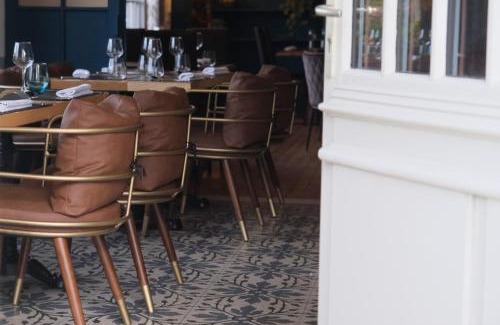 Coucy-le-Chateau-Auffrique Hotel | Pet-Friendly Getaway at LOGIS HOTEL BELLEVUE RESTAURANT