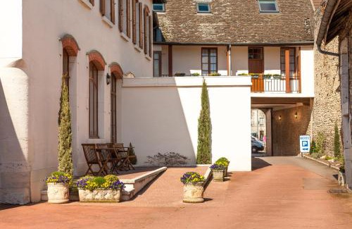 Beaune Hotel | Discover Comfort at Hotel De La Cloche - Pet Friendly Haven