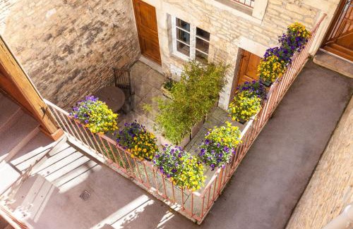 Beaune Hotel | Discover Comfort at Hotel De La Cloche - Pet Friendly Haven