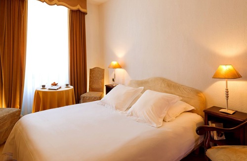 Corps Hotel | Discover Logis Hotel De La Poste: Family-Friendly Retreat