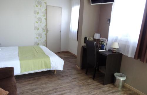 Lay-Saint-Remy Hotel | Welcoming Logis Hotel des Portes de Meuse with Great Amenities