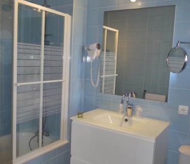 Livron-sur-Drome Hotel | Welcoming Logis Hotel Des Voyageurs with Family-Friendly Amenities